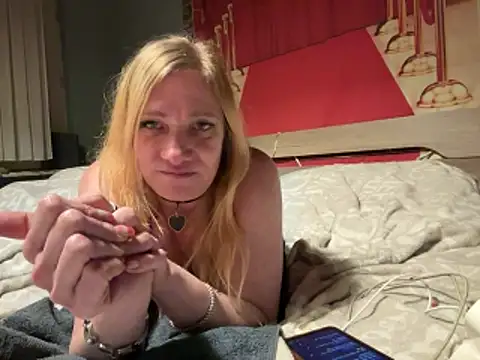 RoxyBlume's cam snapshot