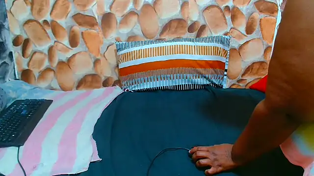 AfricanBigAssxx98's cam snapshot