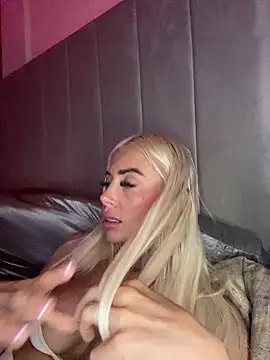 MaisieMae's cam snapshot