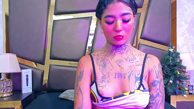 EmilieLake's cam snapshot