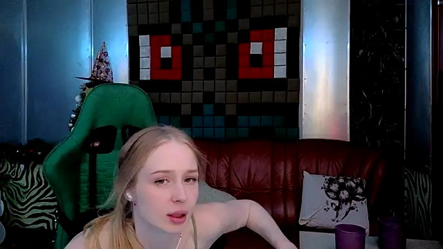 CarolineDjein's cam snapshot