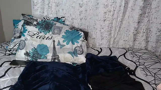 Lunalee's cam snapshot