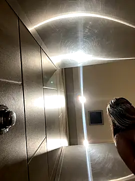 Alyshanon18's cam snapshot