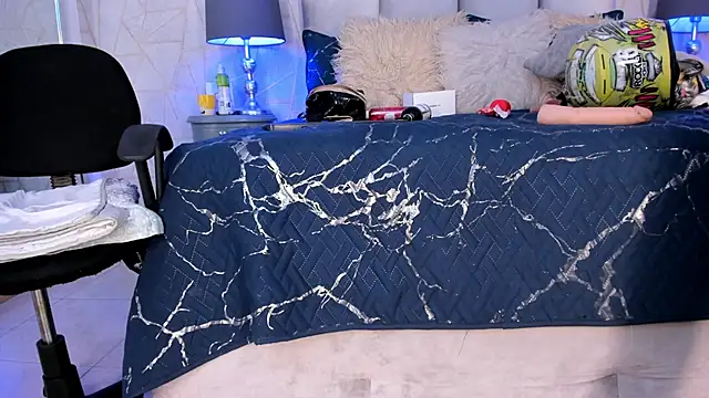 Yara_Bliss_'s cam snapshot