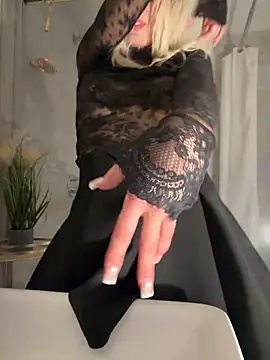 lilly_cherry69's cam snapshot