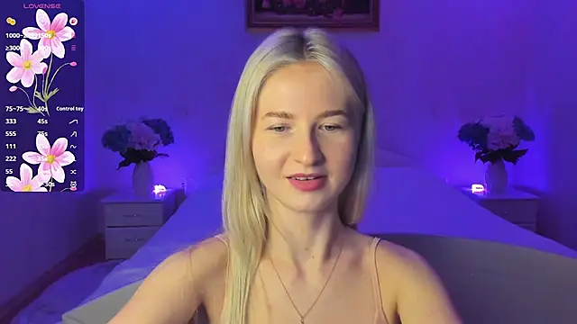 Julie_Blaze's cam snapshot