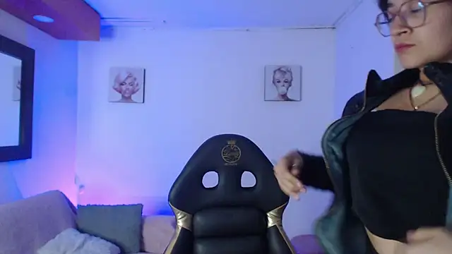 Lili_Gomez_'s cam snapshot