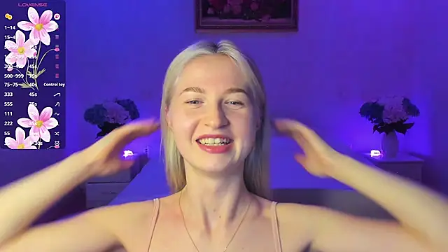 Julie_Blaze's cam snapshot