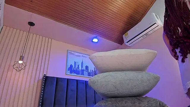 viiolett_lee's cam snapshot