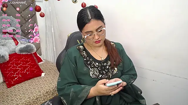 heluejamil's cam snapshot