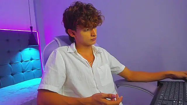 NicolasFerrer18 live sex cam