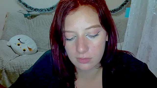 Lily_Ember's cam snapshot