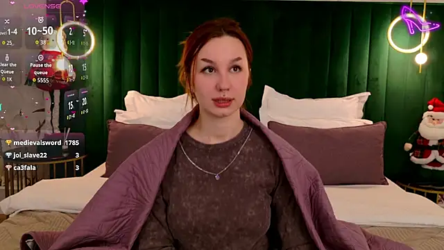 ClaireMathis's cam snapshot