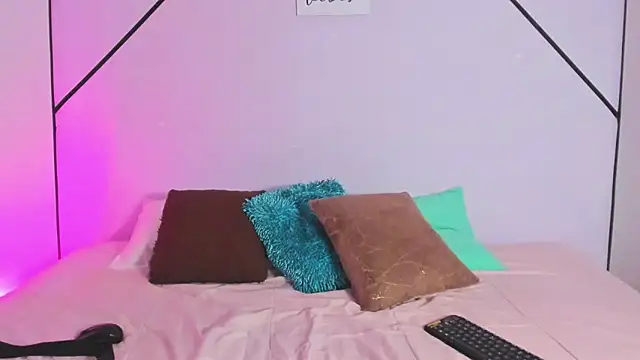 MiahCornell_'s cam snapshot