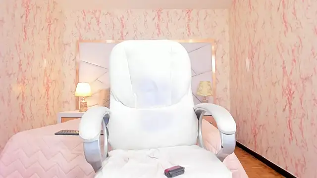 Emily_Whinfre's cam snapshot