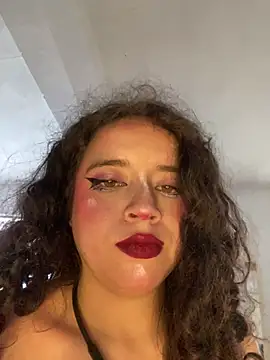 Lucy_YupiSweet live sex cam