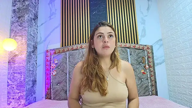 AngieLuxx_'s cam snapshot