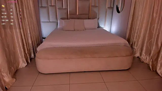 LucyWeiss_'s cam snapshot