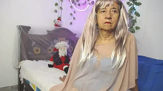 DominaLeona's cam snapshot