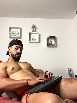 Ezzio_Scolaro live sex cam