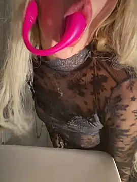 lilly_cherry69's cam snapshot