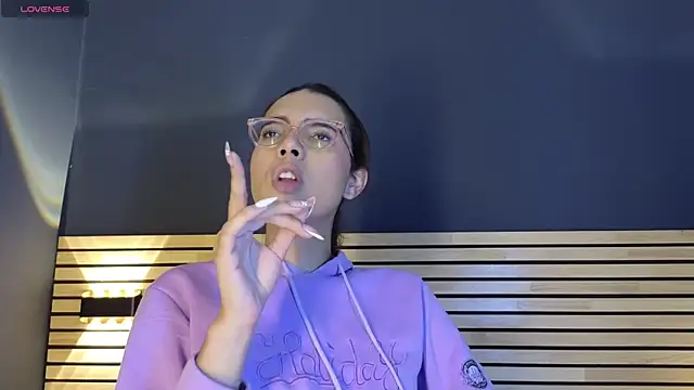 sara_saenz99 live sex cam