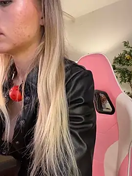 MistressMommyKate's cam snapshot