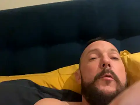 AZOPMOB18999's cam snapshot