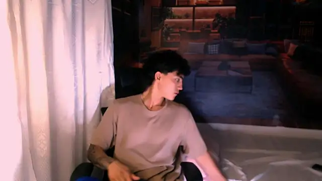 RomeoMillerr's cam snapshot