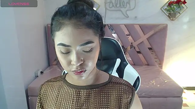 Kendall_Queen_v's cam snapshot