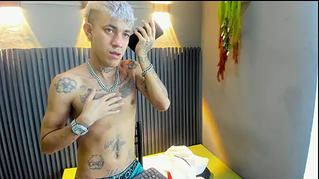 AYALA_TATTOO's cam snapshot