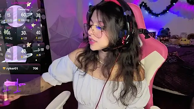 larah_uwu's cam snapshot