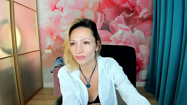 AlinaMoor's cam snapshot