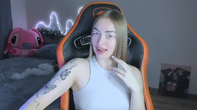 LaraKrein_lk's cam snapshot