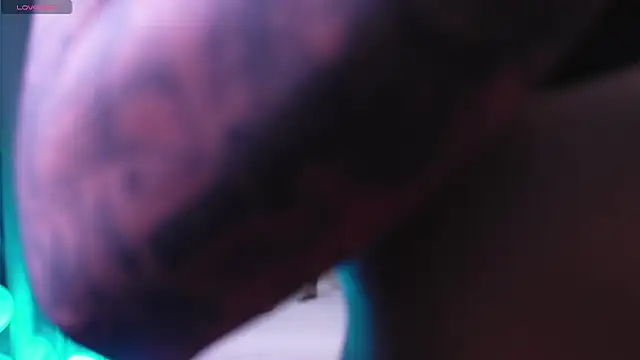 Your_naughtytrans live sex cam