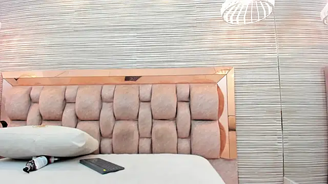 claire_bonny's cam snapshot