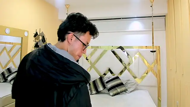 NiklasRavn live sex cam