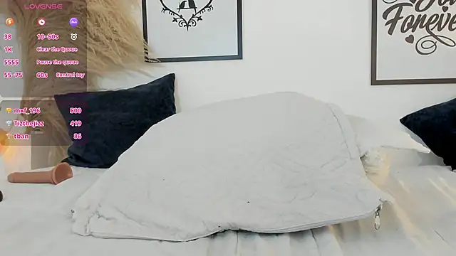 mia_lourence's cam snapshot