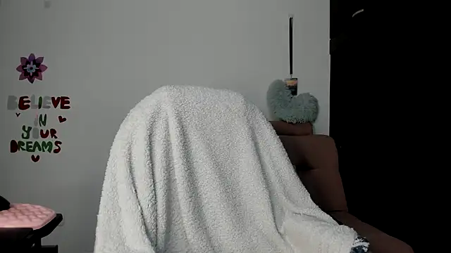 lizzie_c's cam snapshot