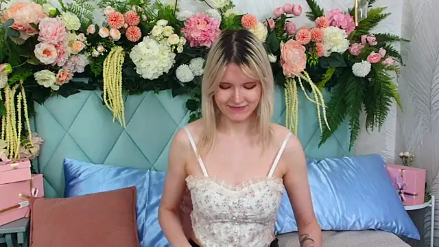 NellieLoyns's cam snapshot