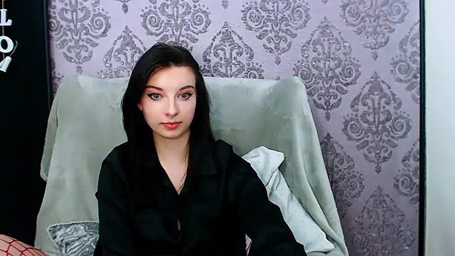 DominantLuna's cam snapshot