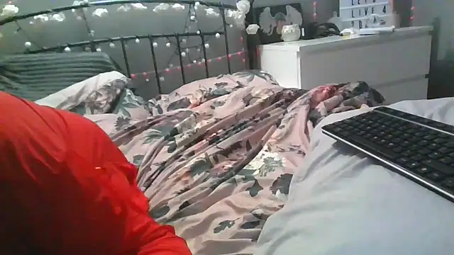 Enchanting-Elena's cam snapshot