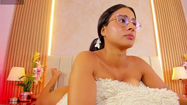 ZOEBARLOWE's cam snapshot