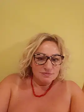 VirginiaNurse live sex cam