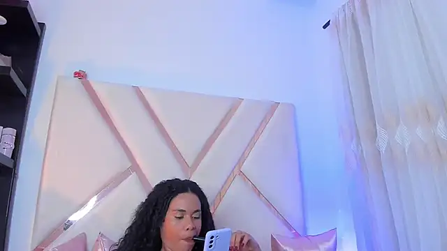 Jade_Thonson1's cam snapshot