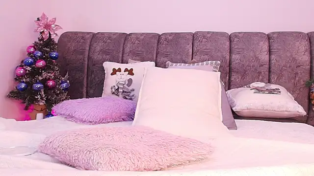 naia_blessed's cam snapshot