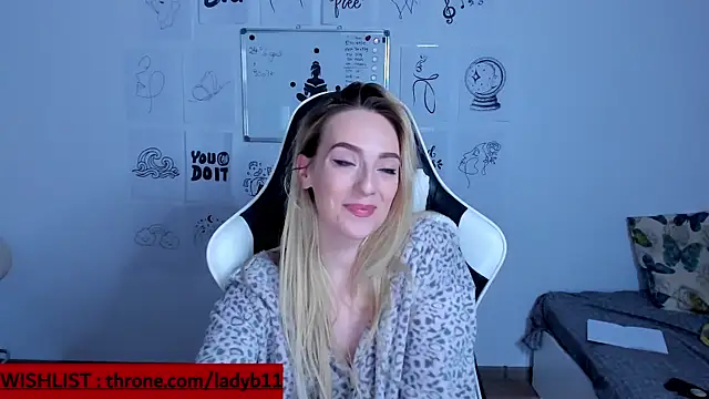 LadyBug11's cam snapshot