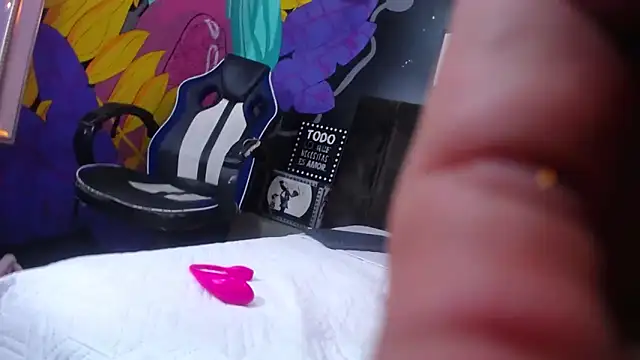 caroliine_fox__'s cam snapshot