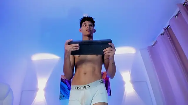 KamiSuarez live sex cam