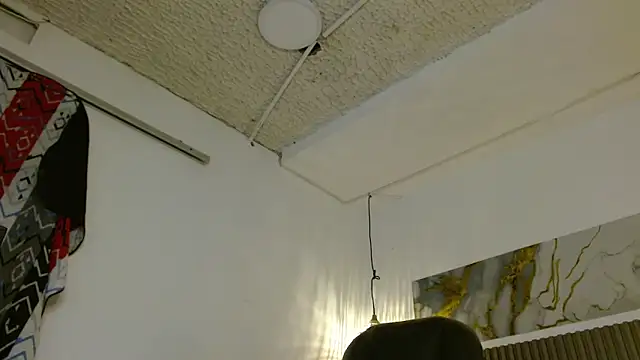 Dyla_n18 live sex cam